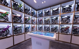 Rubate 24 bici   Brompton da un magazzino di Milano
